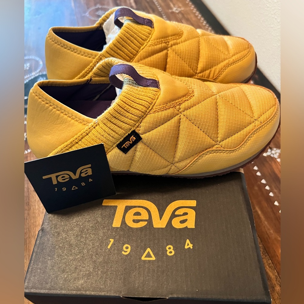 New in Box! Teva All-Gender REEMBER Slip On M6/W8